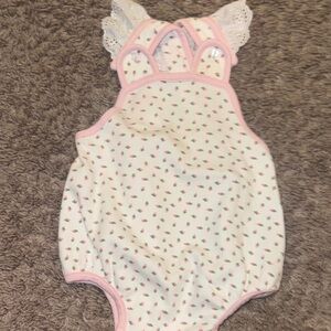 The Beaufort Bonnet Company Pink and White floral bubble 0-6m